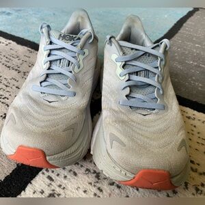 Hoka Arahi 6 Women’s Sneakers
Plein Air/Blue Fog Sz 8